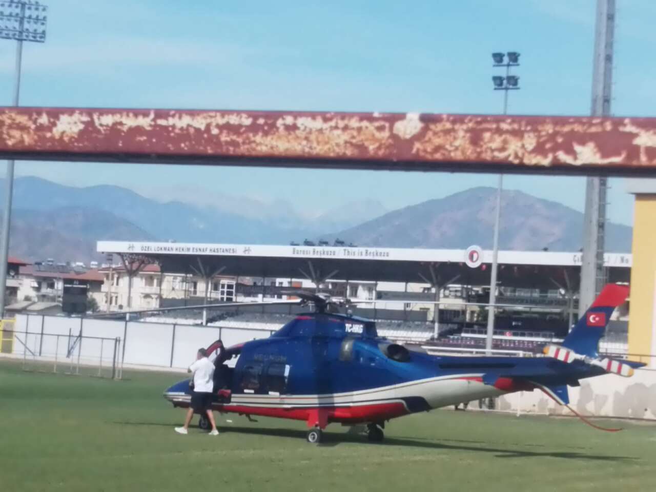 Turizm Cennetlerinde Helikopter Gündemi, Tarlaya, Stada İniyorlar Vatandaşın Aklında Tek Soru: İzni Kim Veriyor? 1